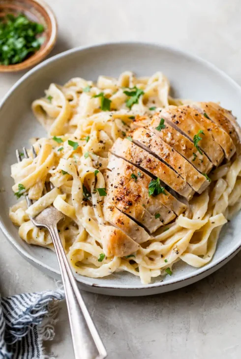 Low Calorie Chicken Alfredo Pasta